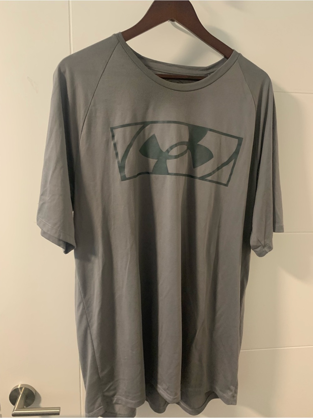 4/$20 Under Armour Men’s Short Sleeve Logo Tee — Gray A13